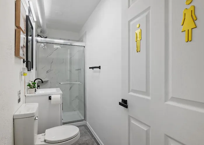 Bloomfield E Stylish And Cozy Private Bedroom, Shared Bathroom, With Free Parking Privatunterkunft *