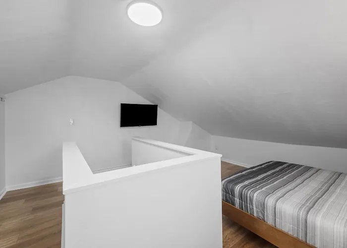 Bloomfield E Stylish And Cozy Private Bedroom, Shared Bathroom, With Free Parking Pittsburgh